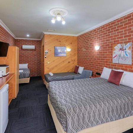 Elms Motor Inn Tumut Esterno foto