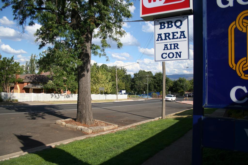 Elms Motor Inn Tumut Esterno foto